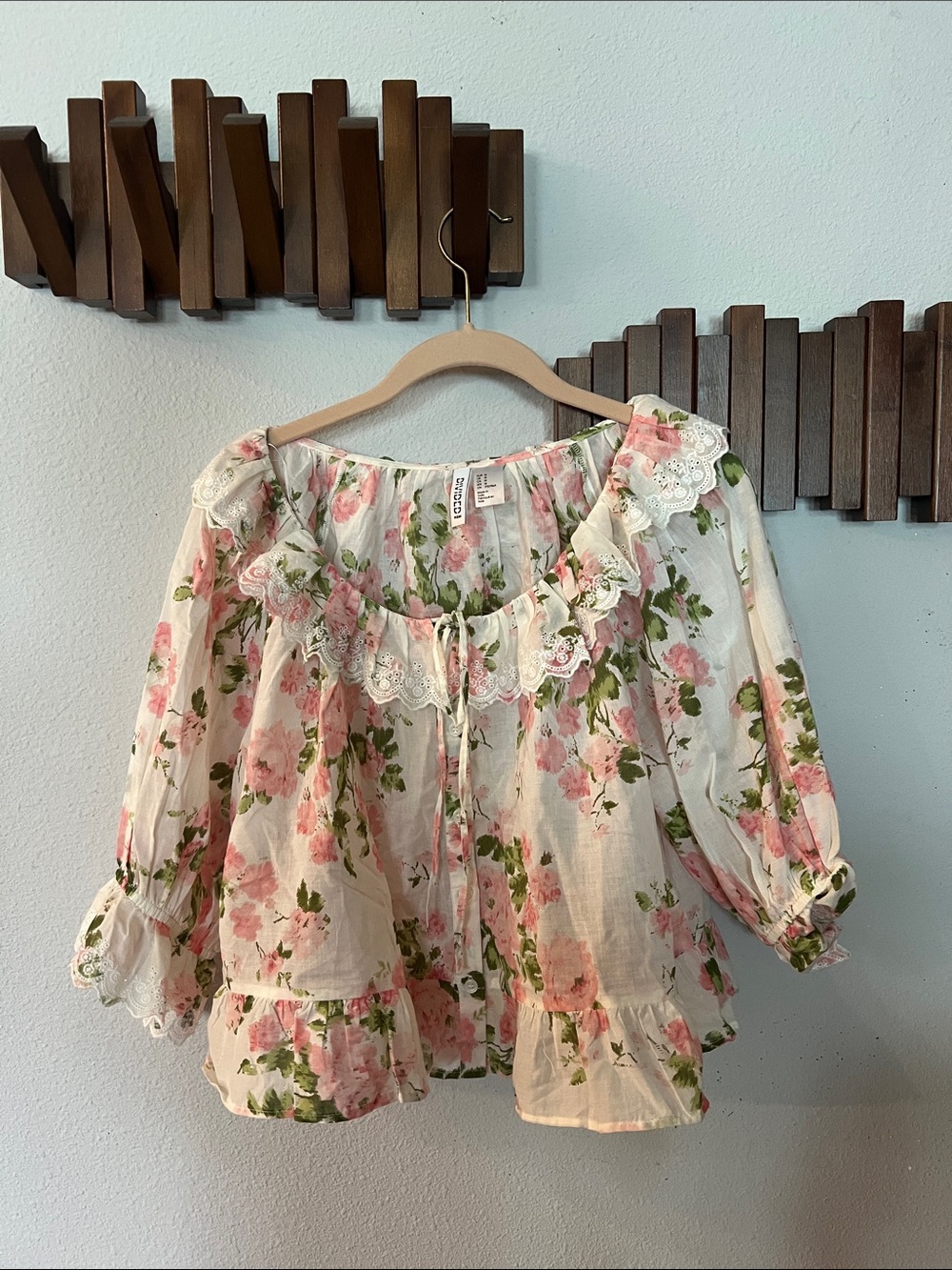 Divided Cream Floral Lace-Trim Peasant Blouse